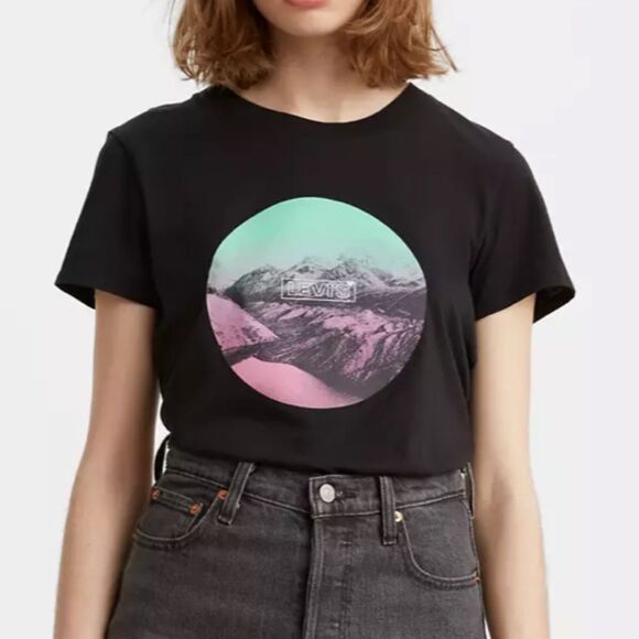 5/$25💜 Levi's- Black Graphic Tee - Picture 1 of 5